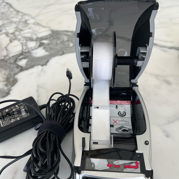 Like new Dymo Labelwriter 450 with case of 500 labels - Picture 5 of 11